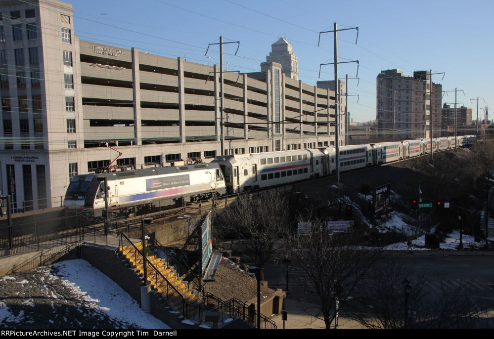 NJT 4659 heads west later in the day